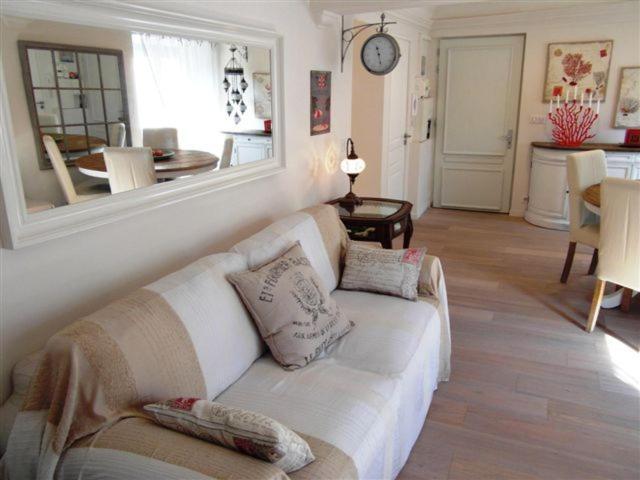 Apartment Charming Corner Abode With Castle Views *