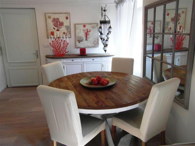 Charming Corner Abode With Castle Views Appartement
